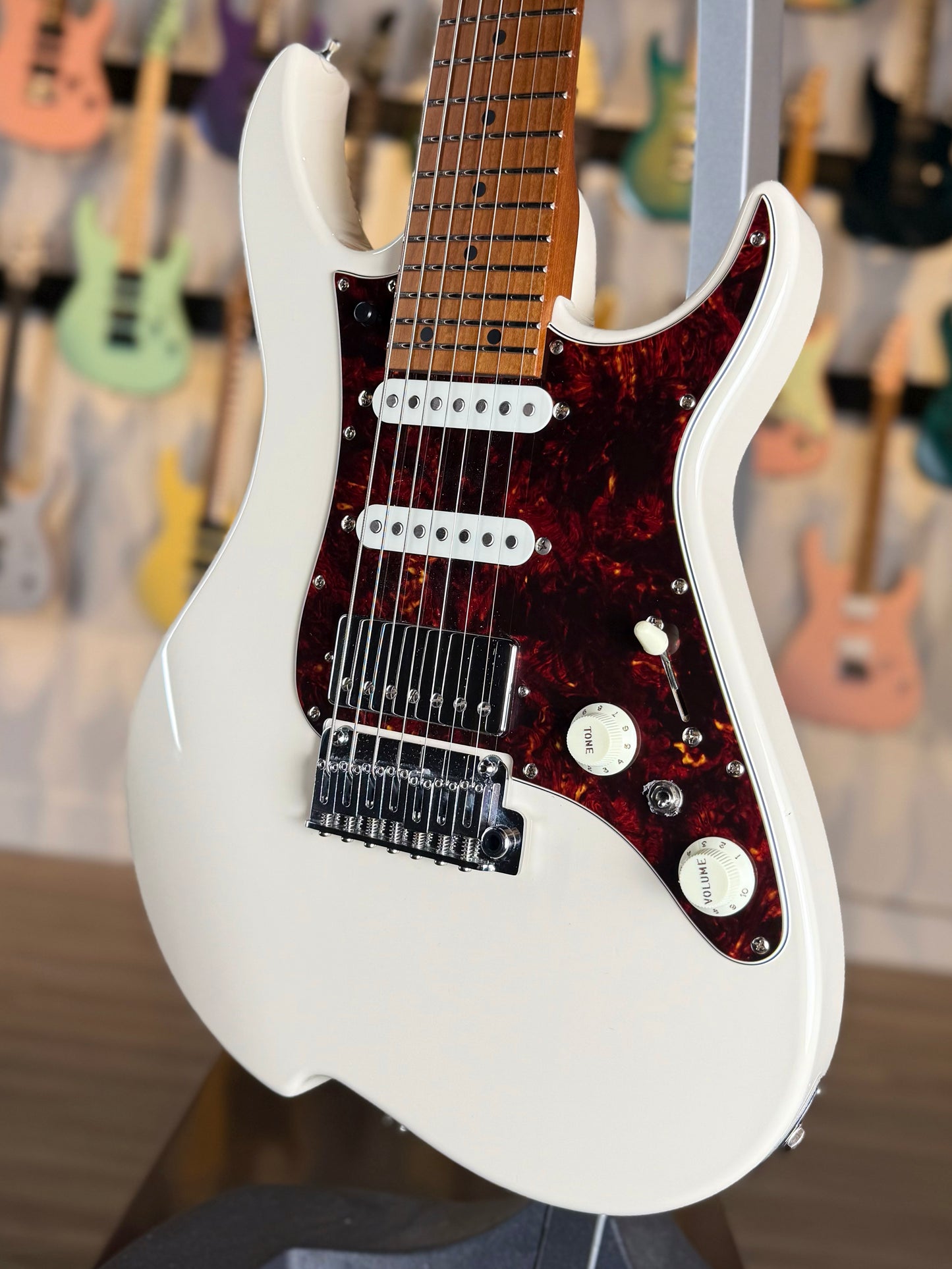 Vola Guitars OZ 7 QGM J1 | Vintage White Gloss