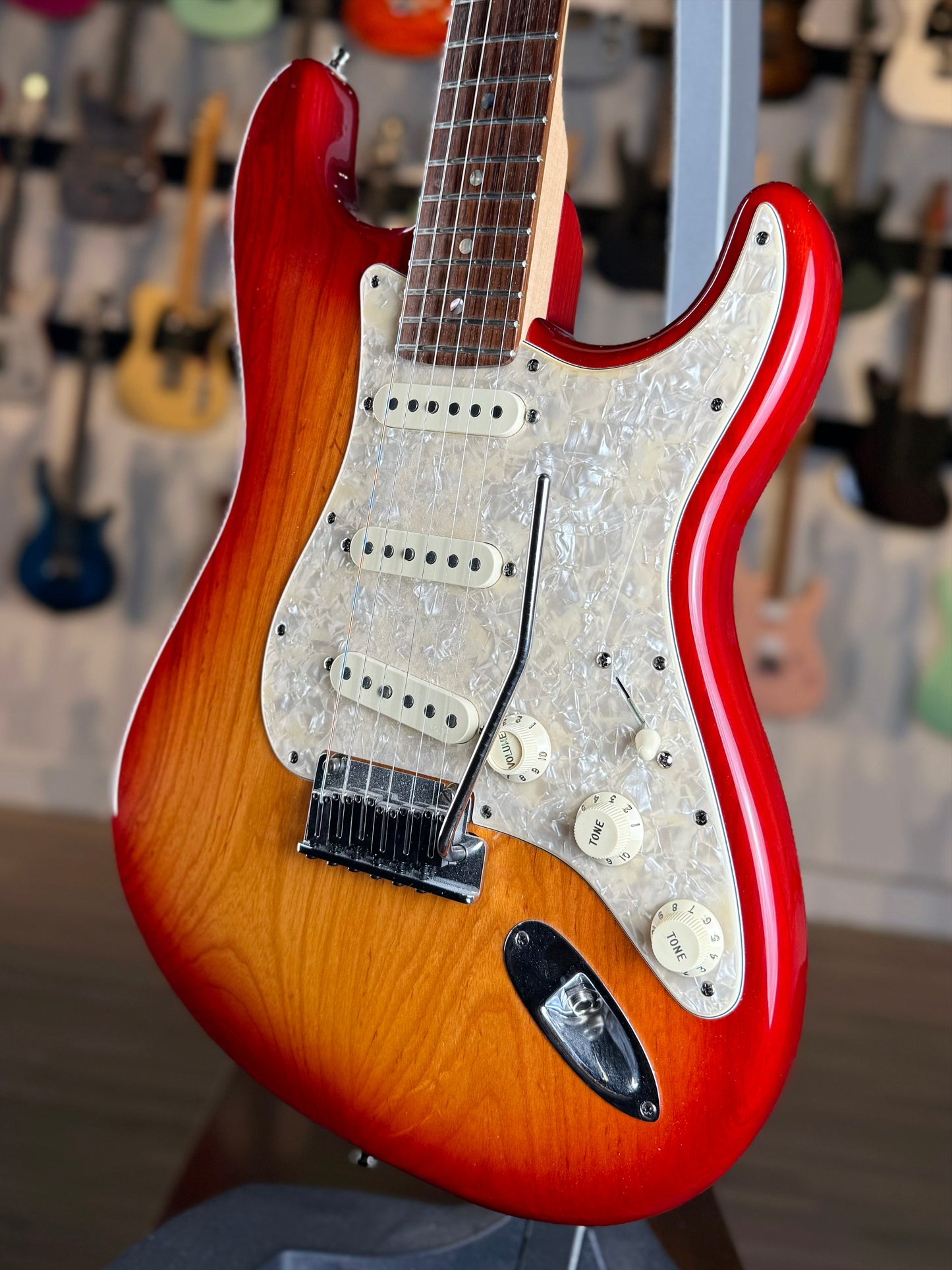 Fender American Deluxe Stratocaster | Aged Cherry Sunburst