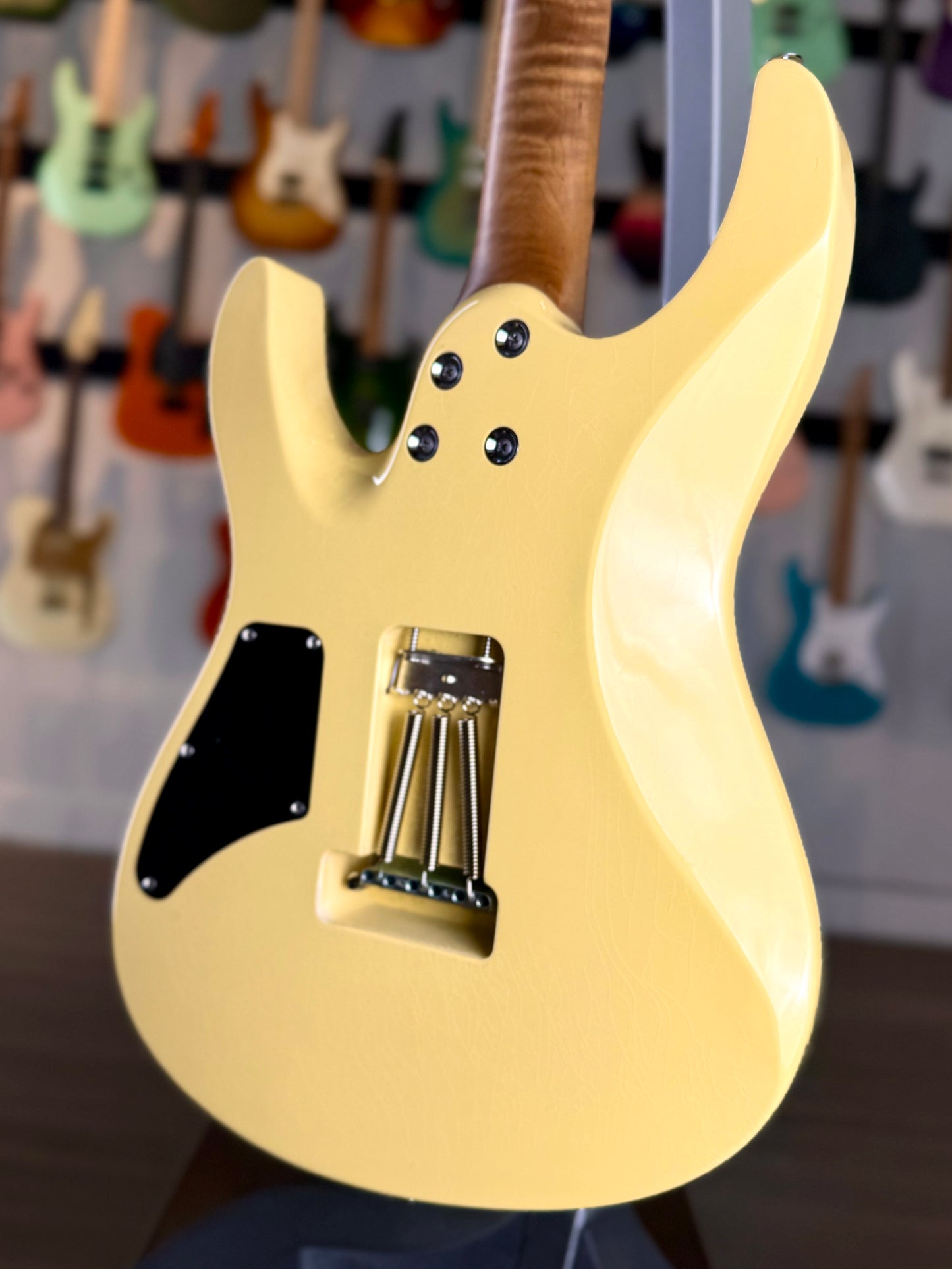 Suhr Modern Antique Limited Edition | Vintage Yellow