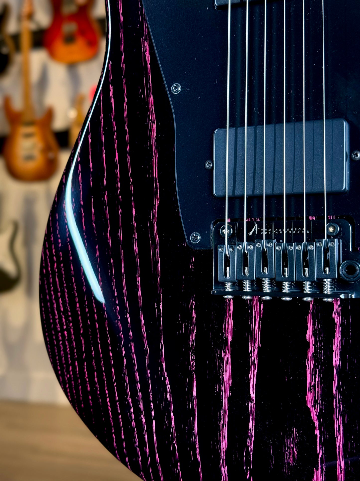 Tom Anderson Raven Classic | Black with Magenta Dog Hair