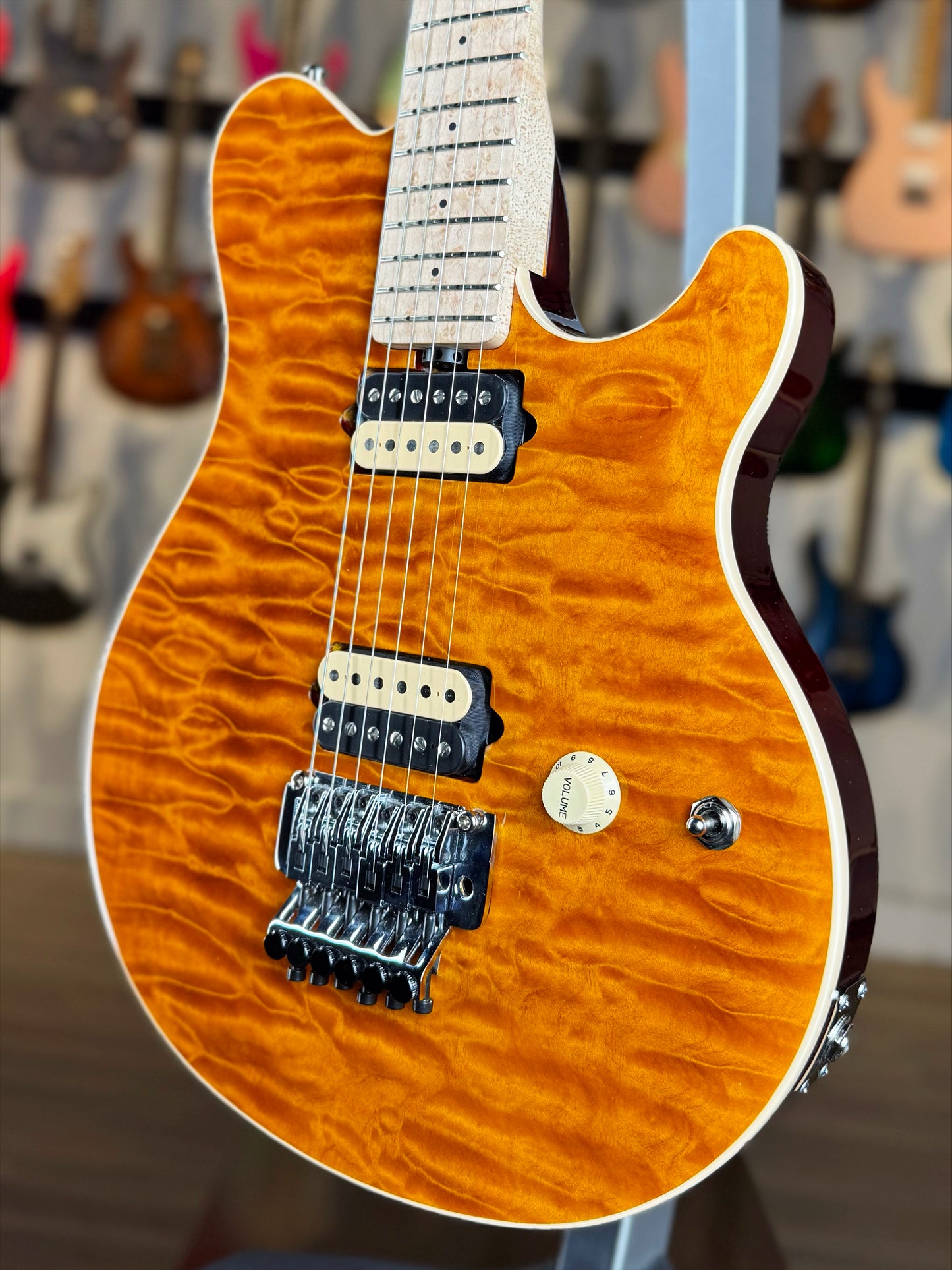 Ernie Ball Music Man Axis Custom | Translucent Gold Quilt (One-Piece Top)