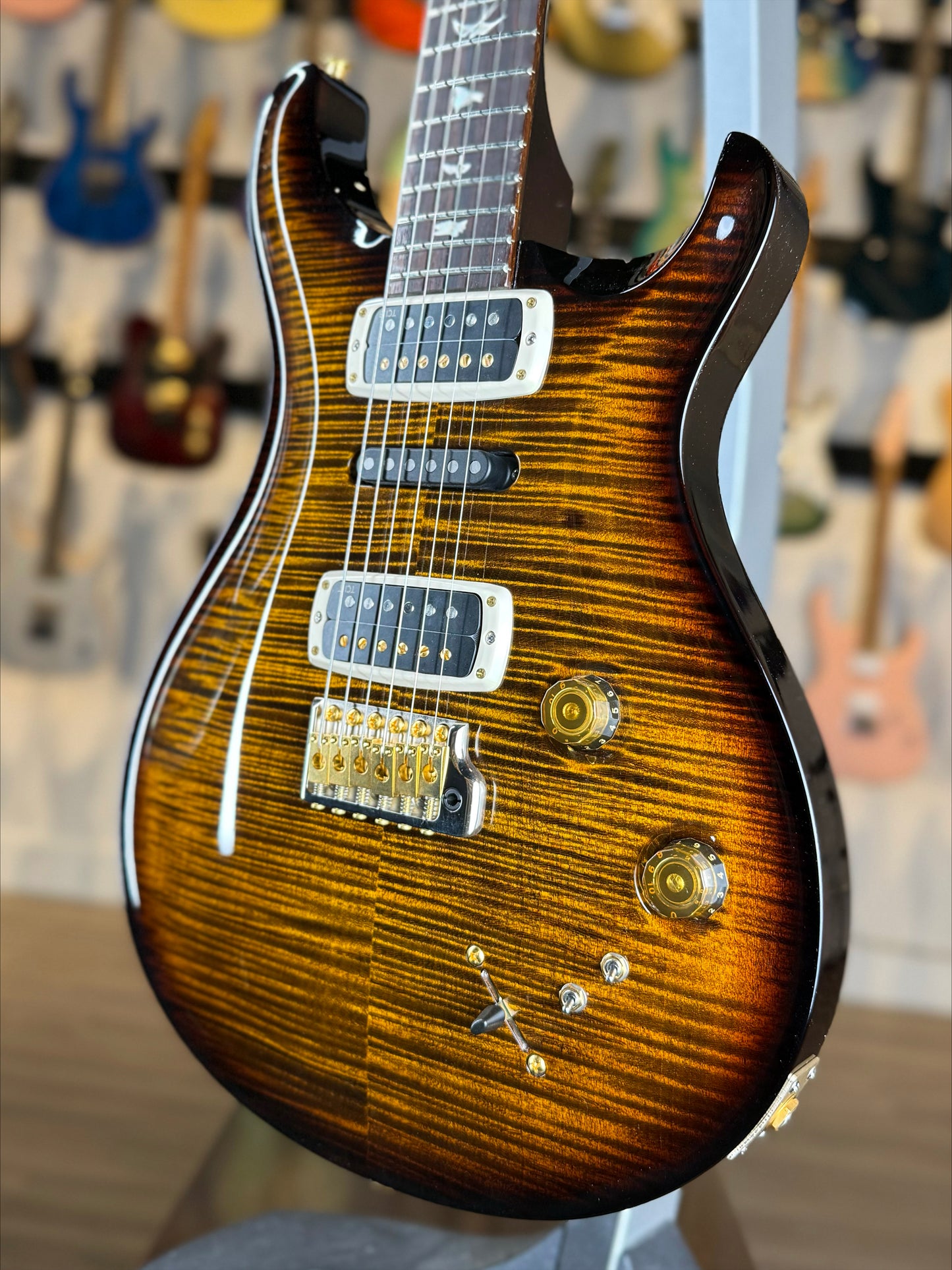 PRS Modern Eagle V "10 Top" | Black Gold Wraparound Burst