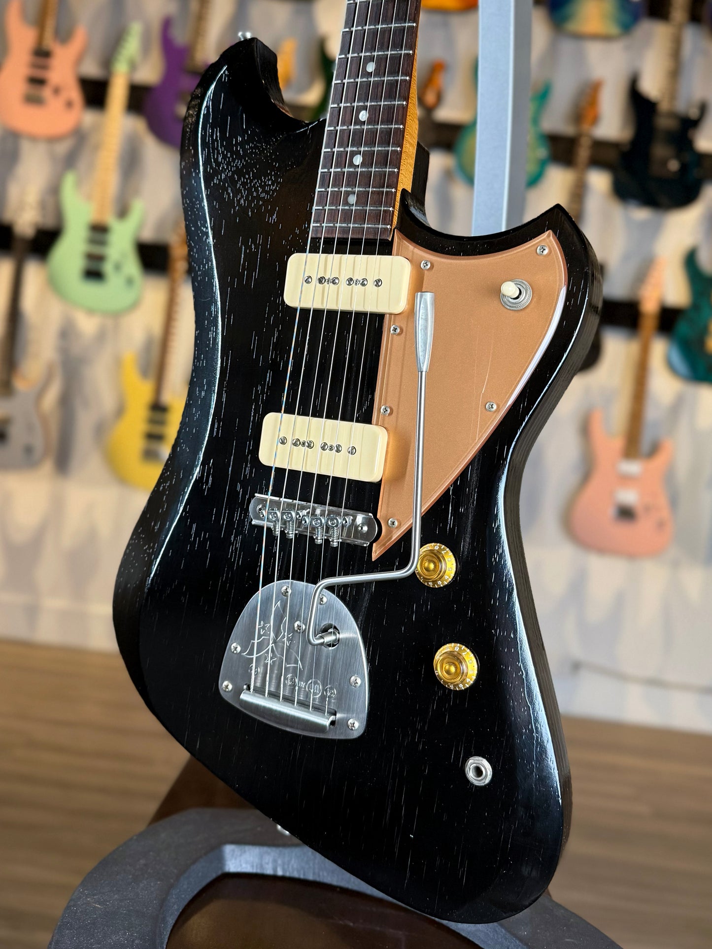 Novo Guitars Voltur Custom | Bull Black