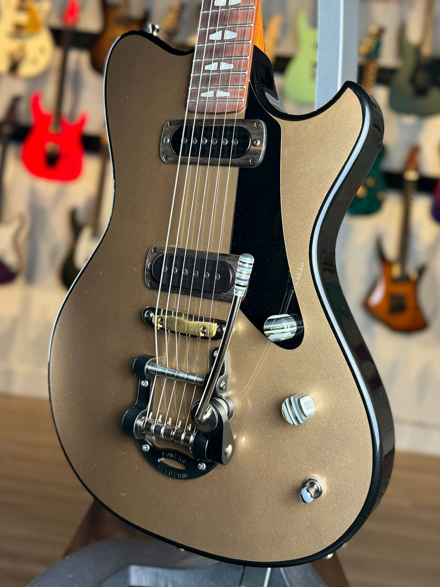 Powers Electric A-Type | Casablanca Beige Metallic/Black Metallic Back