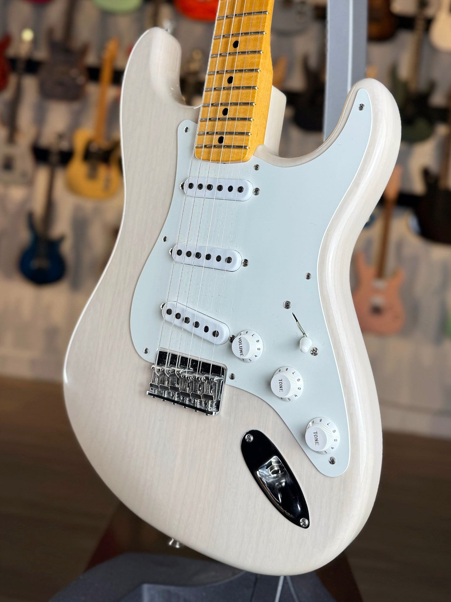 Fender Custom Shop Vintage Custom ’55 Hardtail Stratocaster | Aged White Blonde