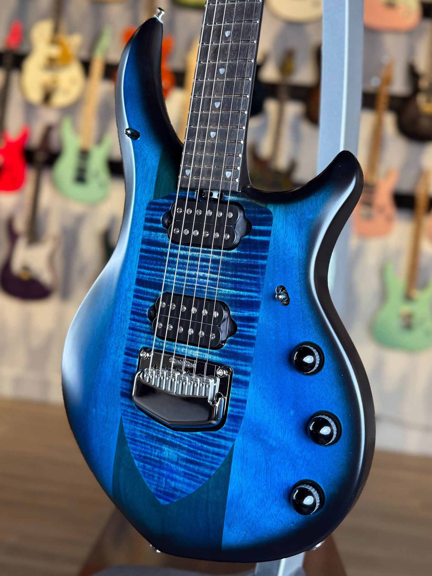 Ernie Ball Music Man Majesty 6 | Blue Silk