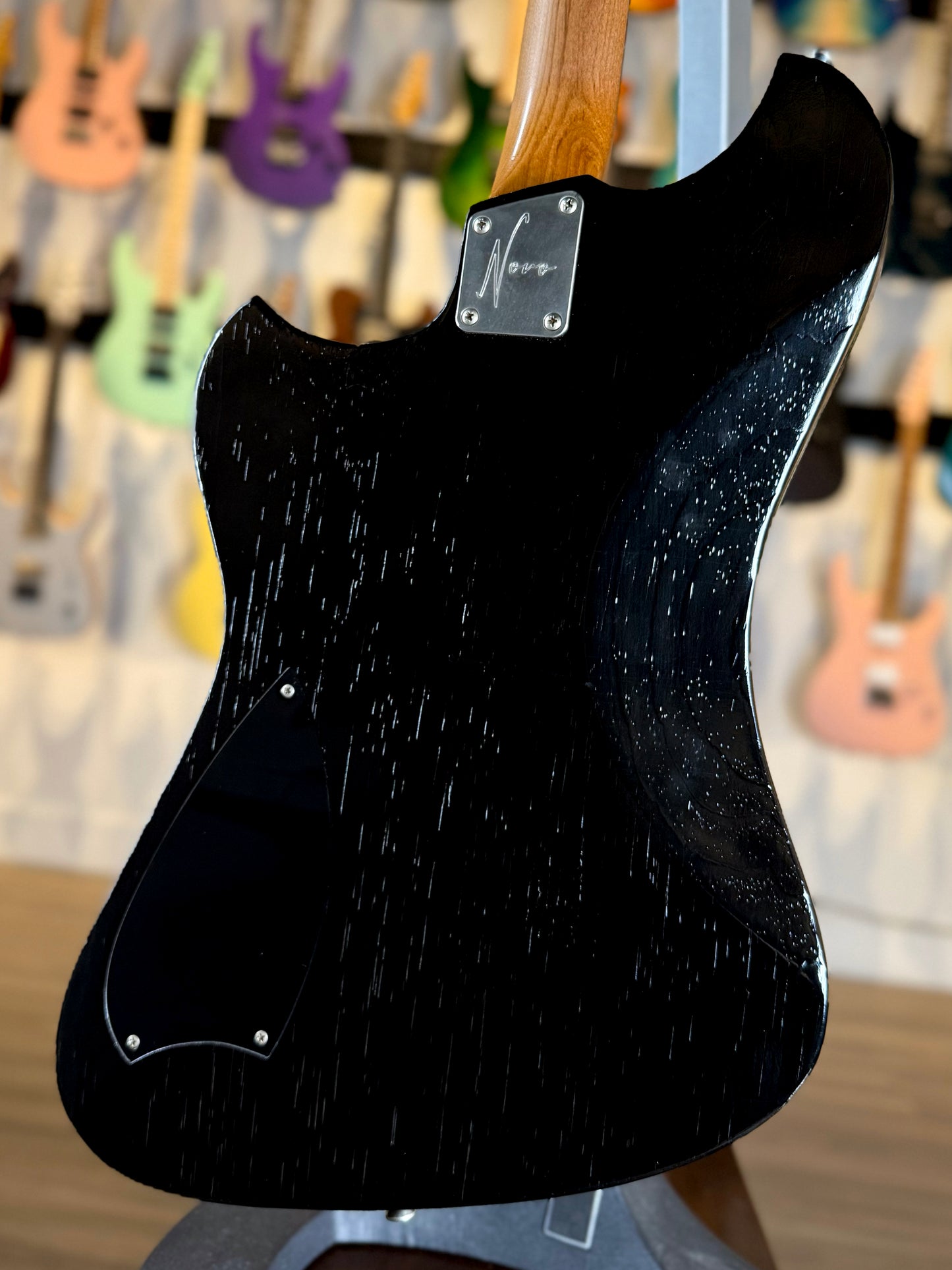 Novo Guitars Voltur Custom | Bull Black
