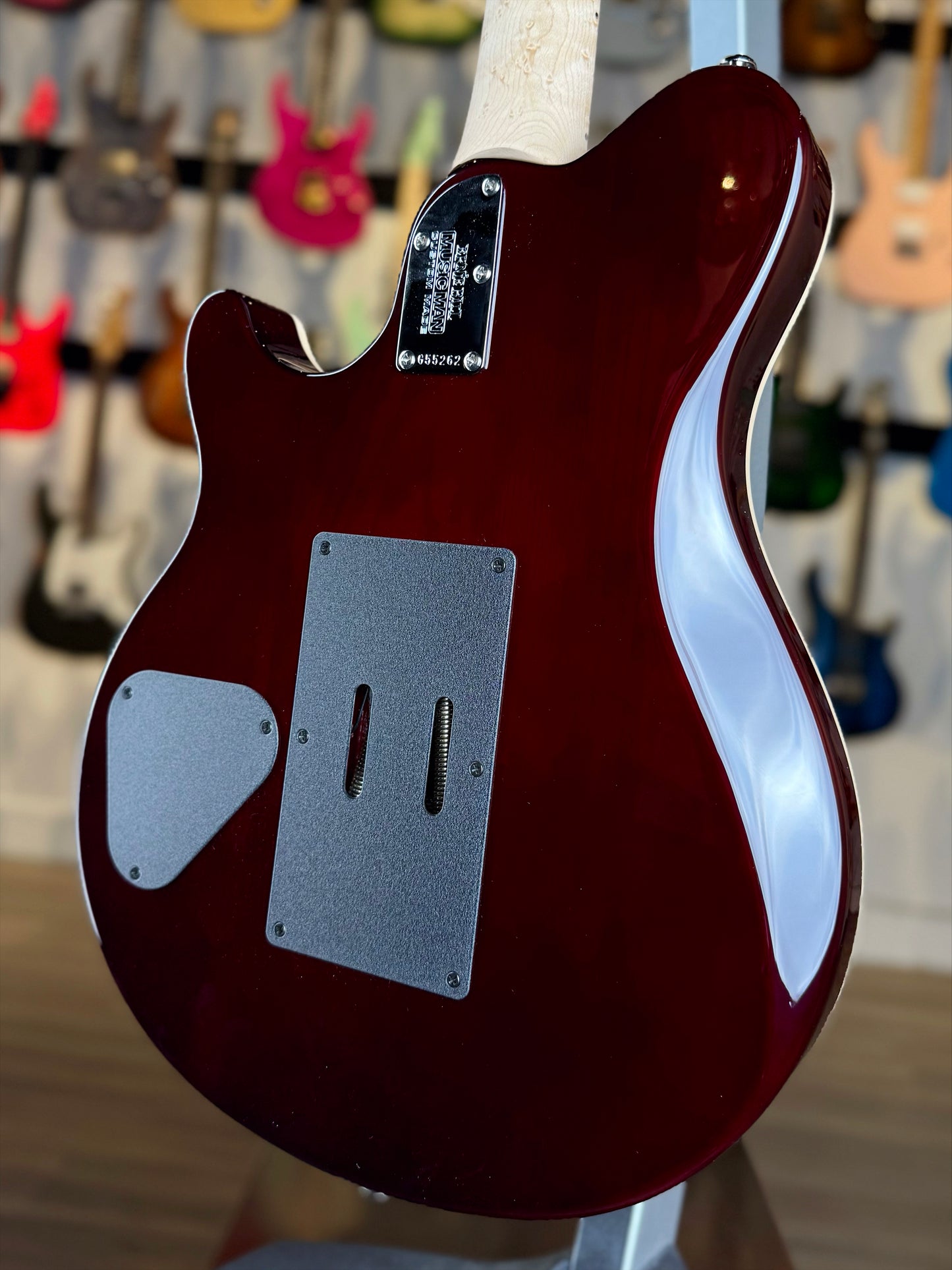 Ernie Ball Music Man Axis Custom | Translucent Gold Quilt (One-Piece Top)