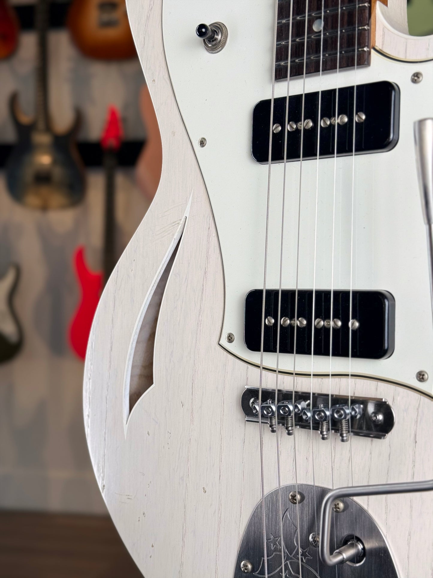 Novo Guitars Miris J Nucleus | Mary Kaye White