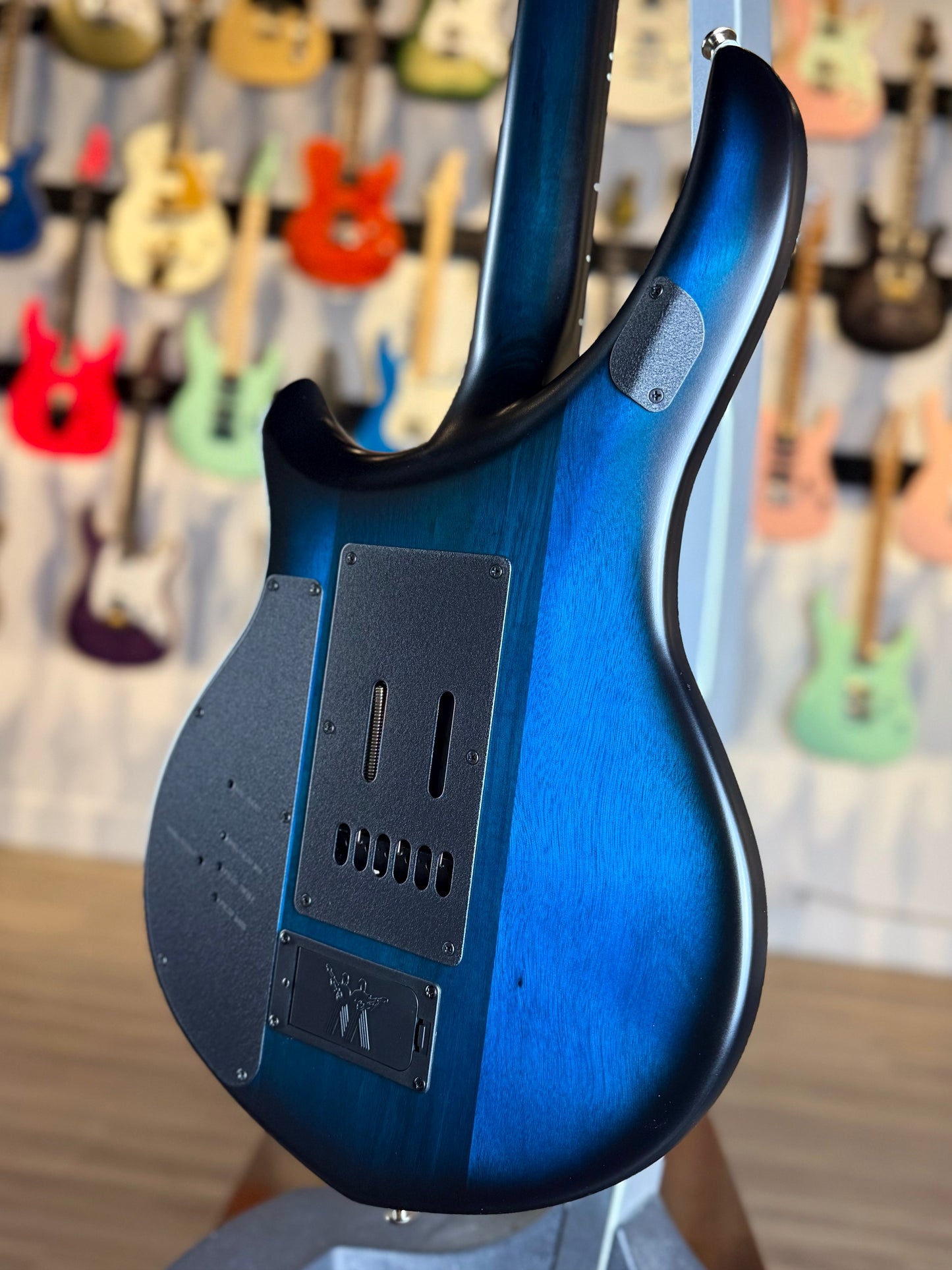 Ernie Ball Music Man Majesty 6 | Blue Silk