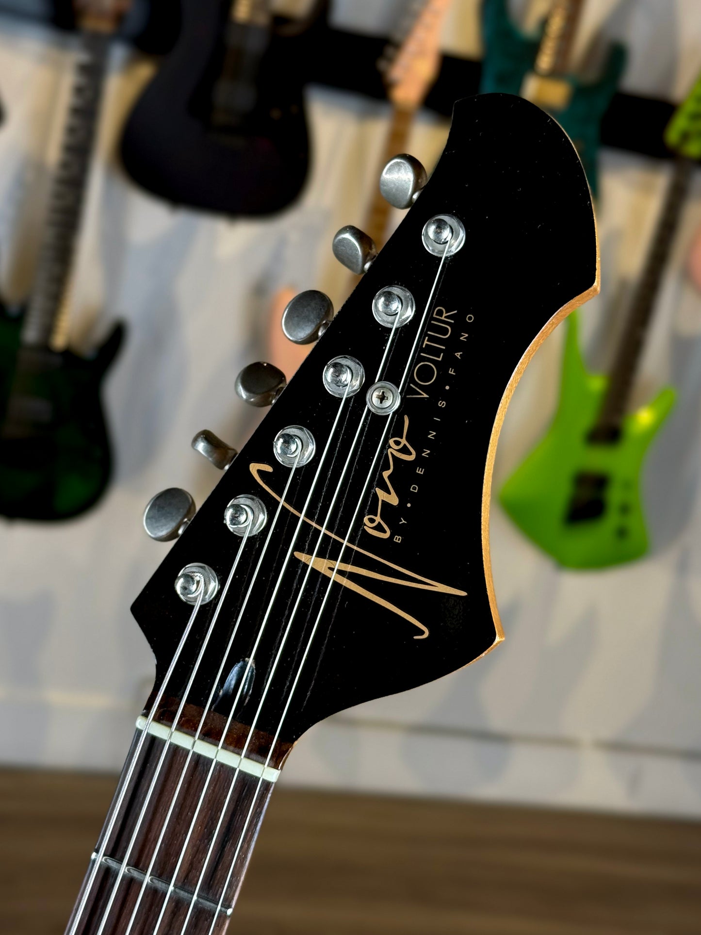 Novo Guitars Voltur Custom | Bull Black