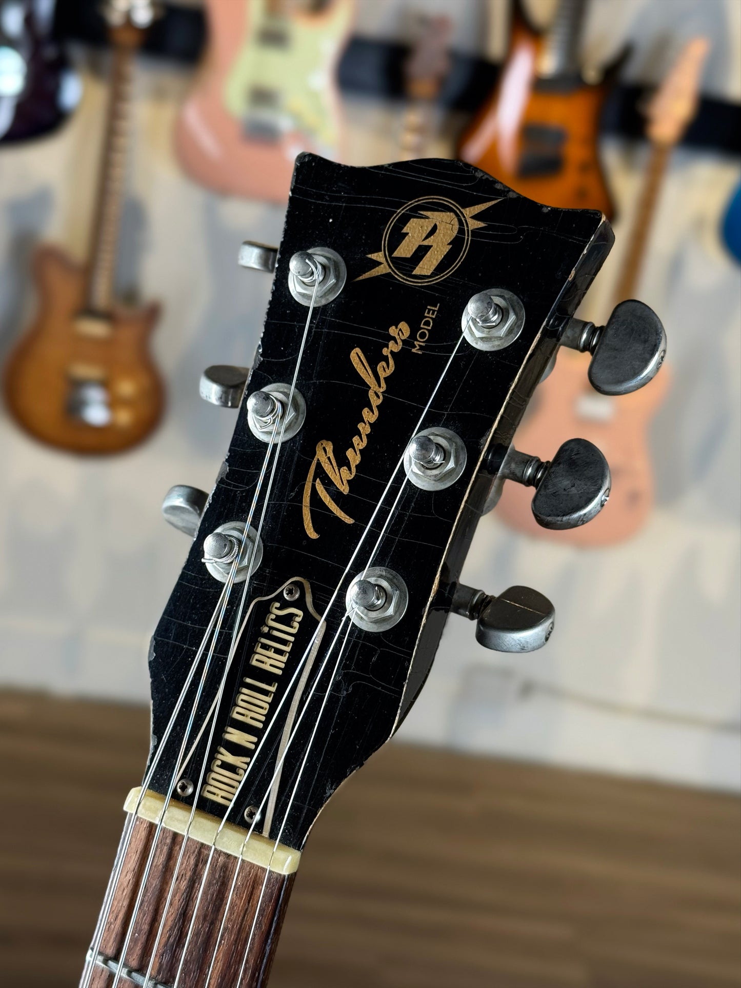 Rock N Roll Relics Thunders | Black (Pre-Owned)