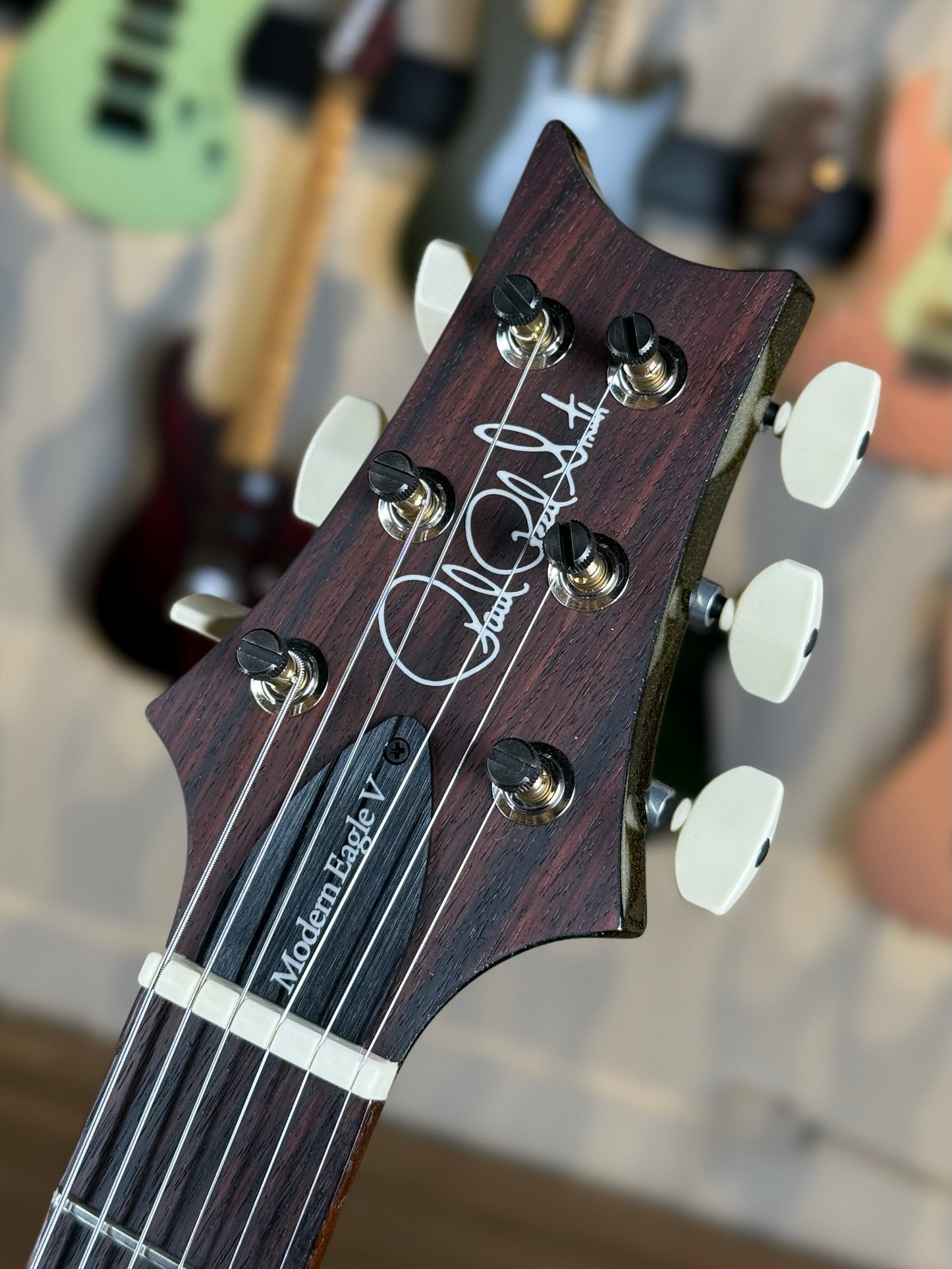PRS Modern Eagle V Sprayer's Choice | Gold to Red Sparkle Fade