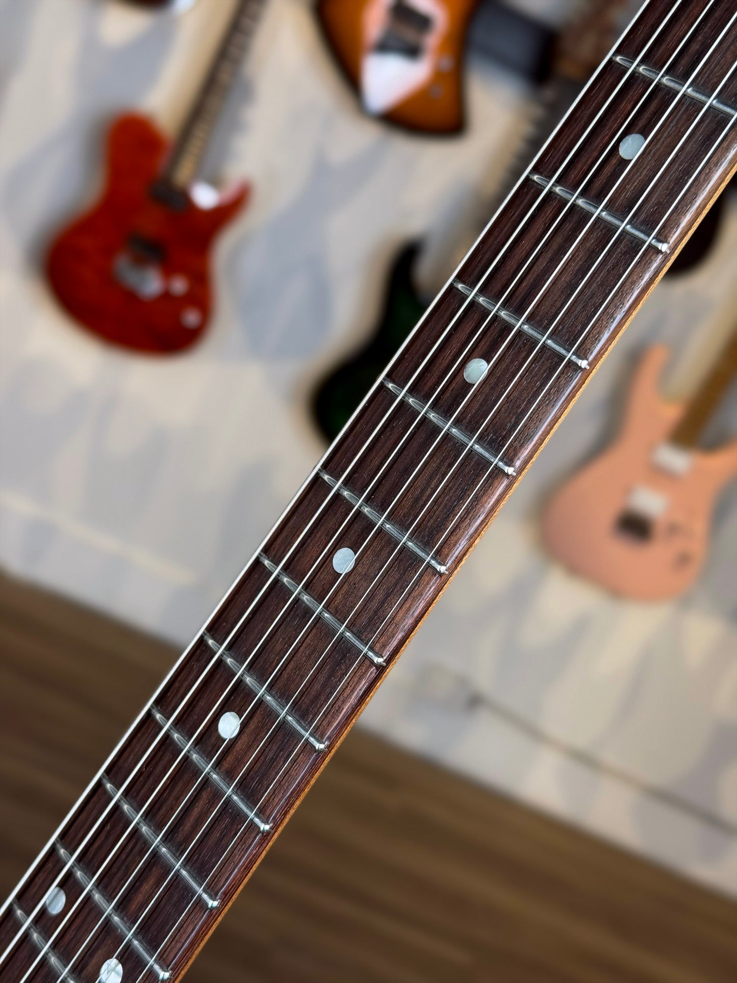 Novo Guitars Voltur Custom | Bull Black