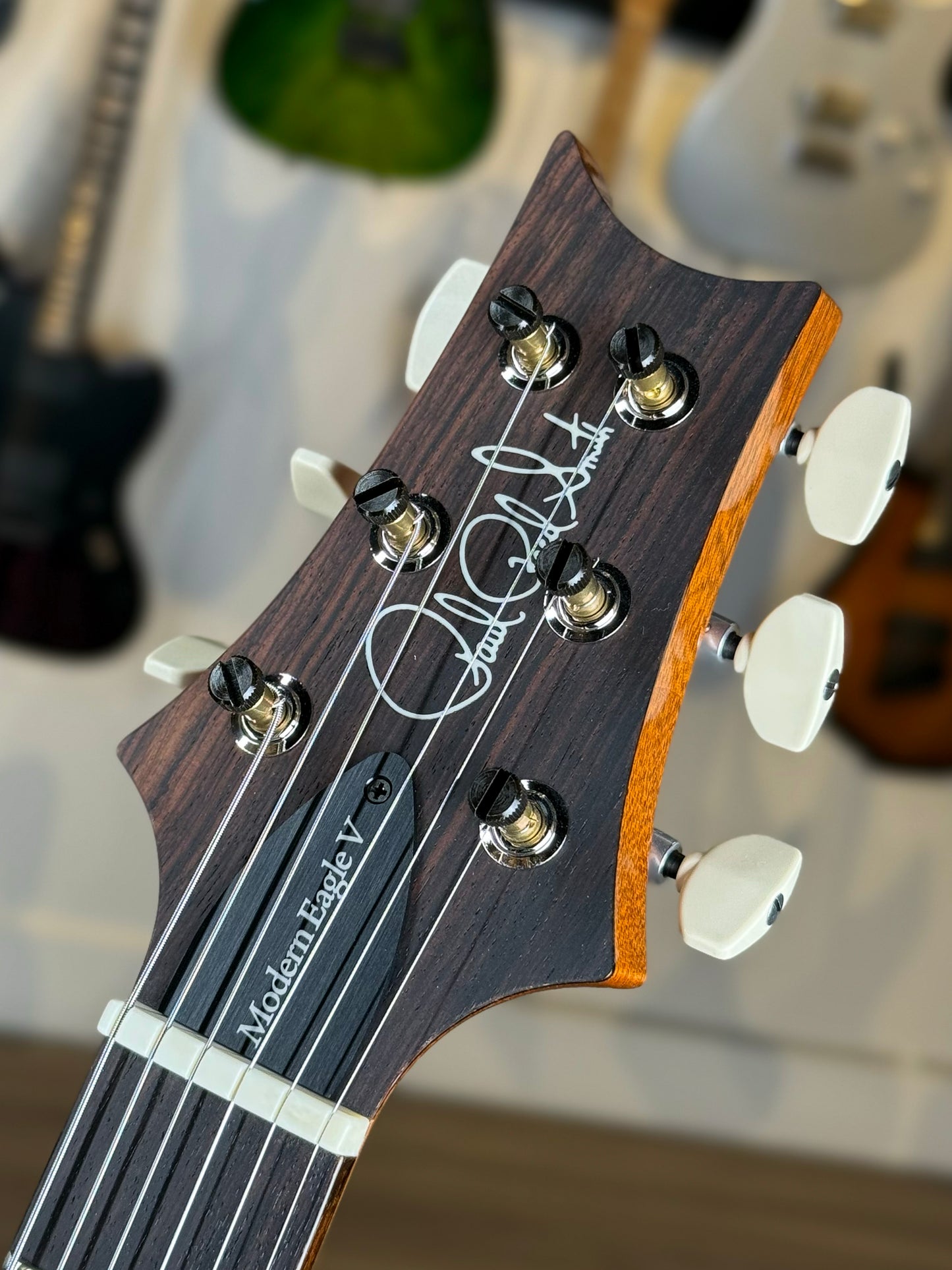 PRS Modern Eagle V Sprayer's Choice | Purple Sparkle/Natural Back