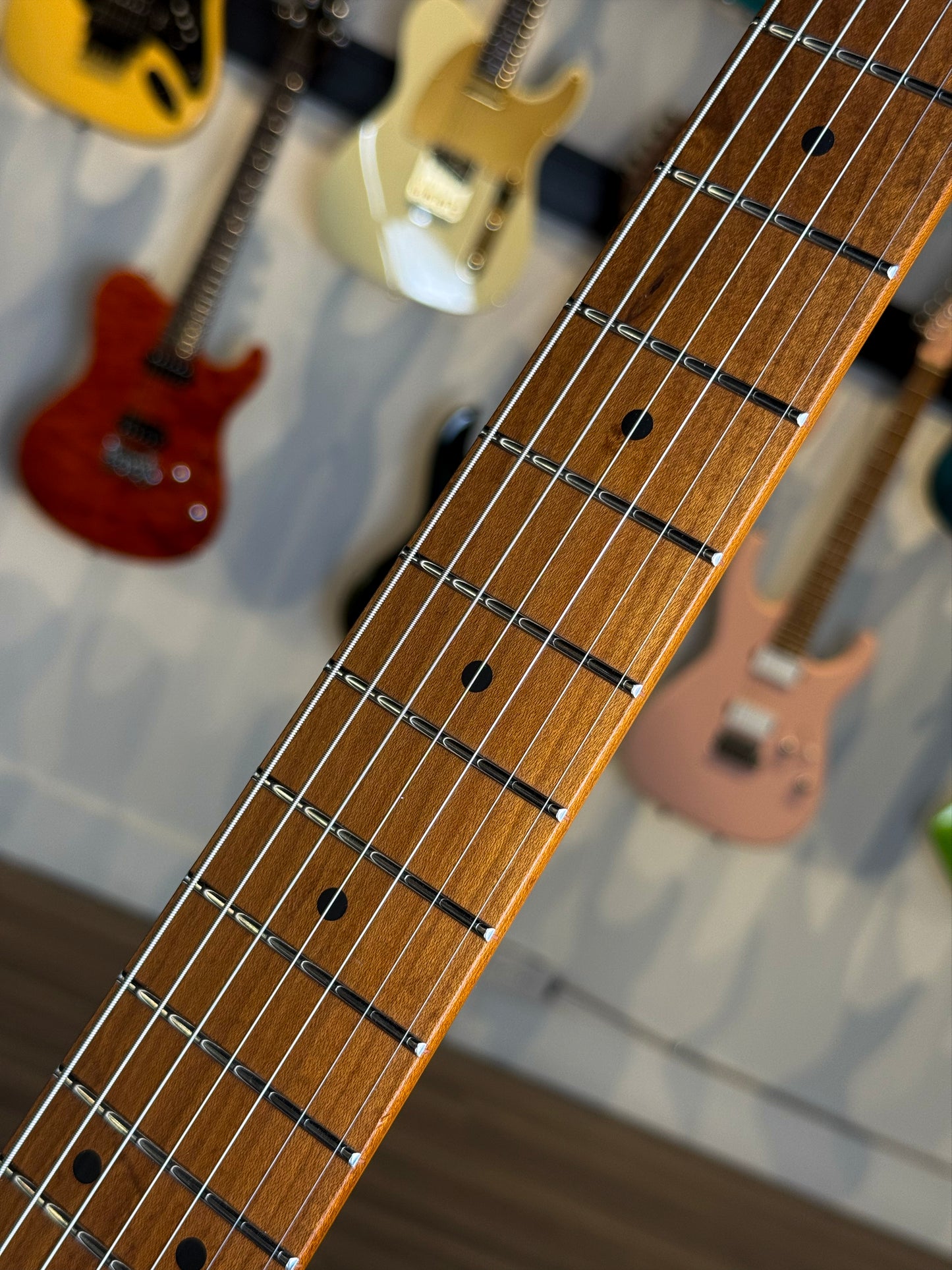 Vola Guitars OZ 7 QGM J1 | Vintage White Gloss