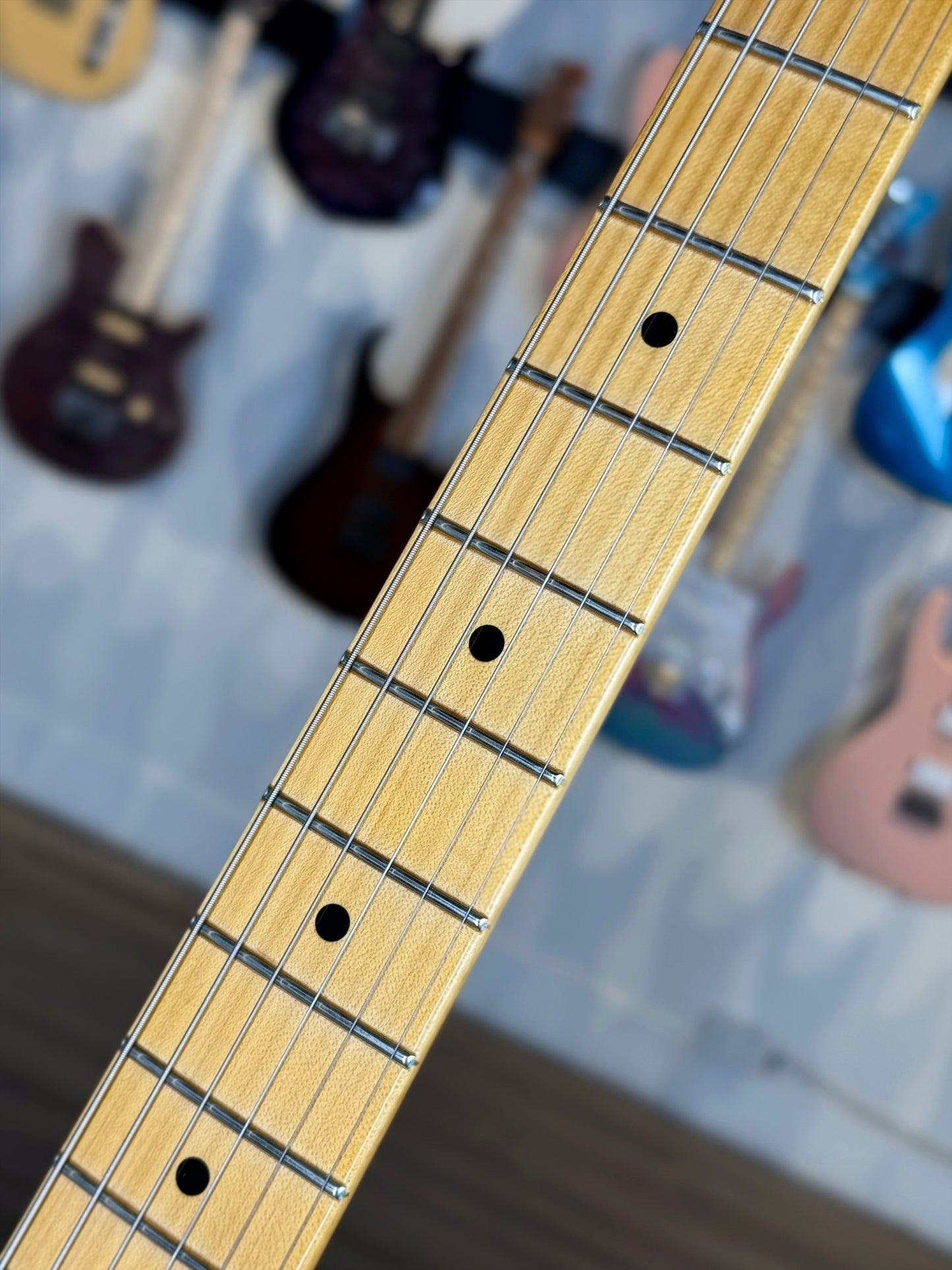 Fender Custom Shop Vintage Custom ’55 Hardtail Stratocaster | Aged White Blonde